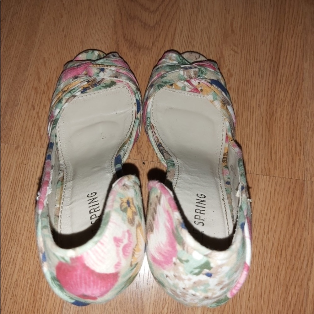 Spring heels - Picture 2 of 5